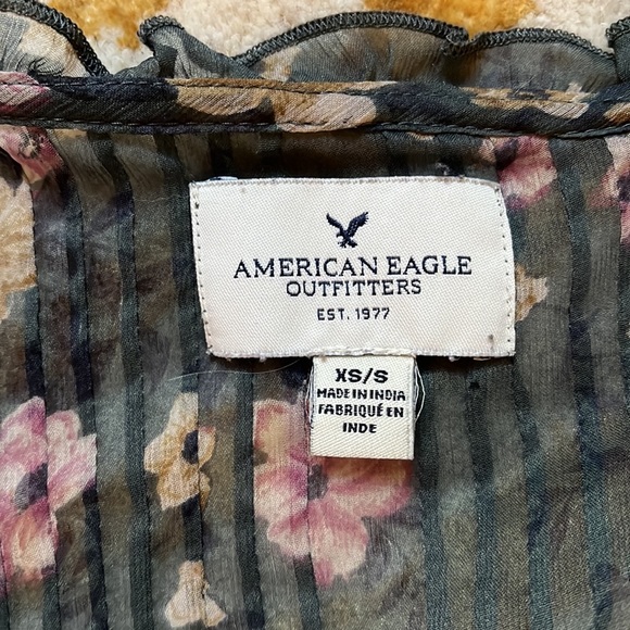 American Eagle Floral Sheer Kimono - Picture 2 of 2